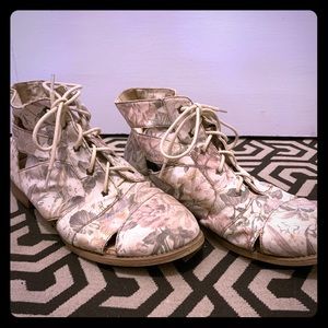 Vintage floral shoes